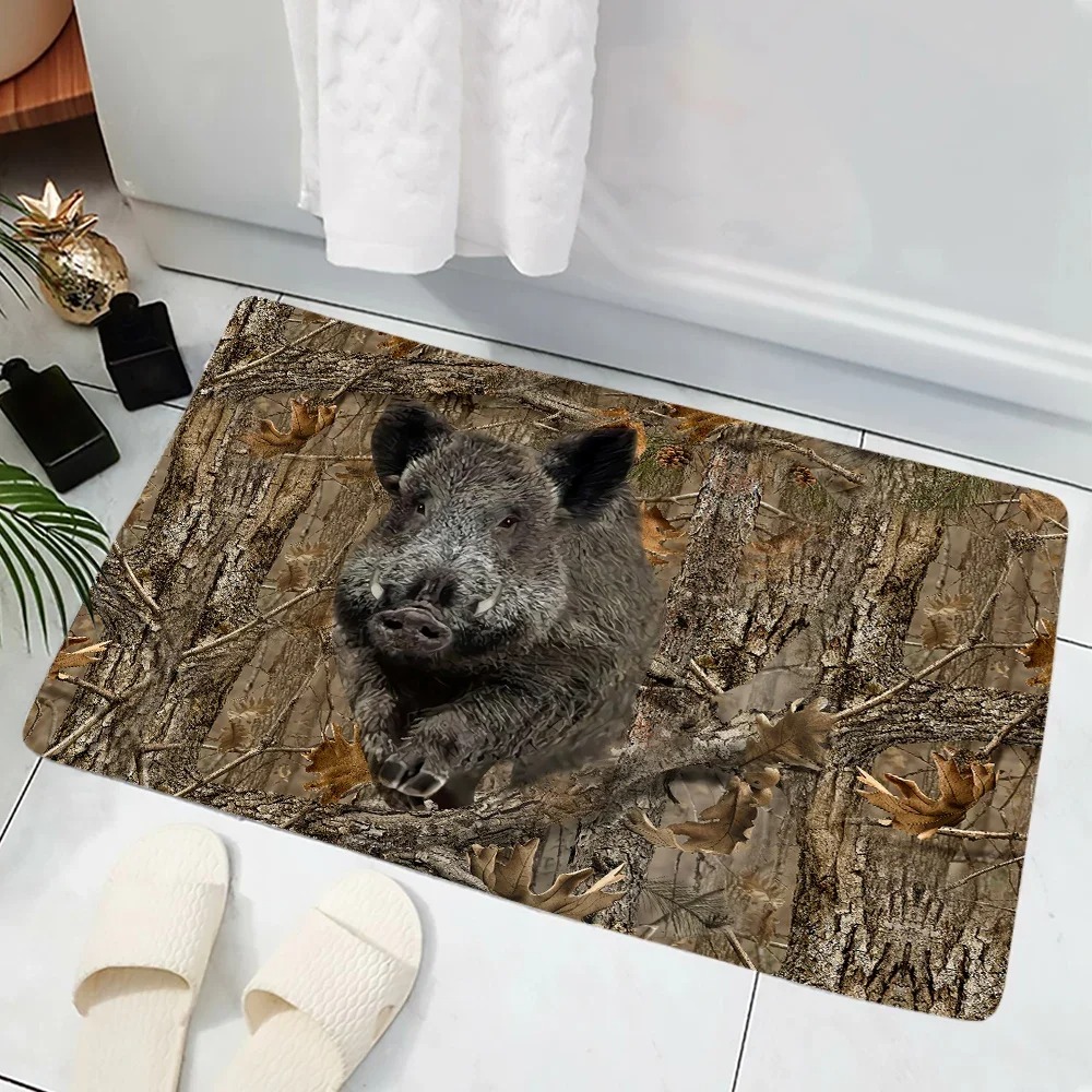 Hunting Outdoor Rug - 迷彩柄の森のイノシシプリントのドアマット、大胆で狩猟をテーマにしたホームスタイルのための滑り止めラグ